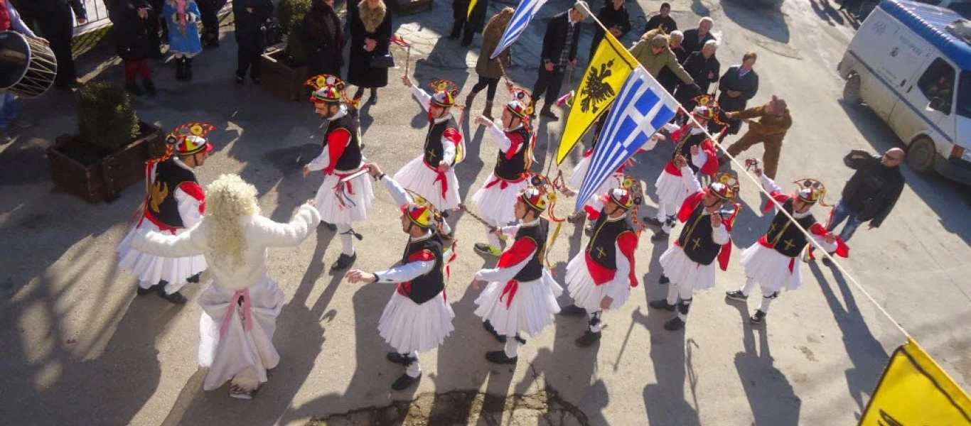 Οι φημισμένοι Μωμόγεροι έρχονται στο Μουσείο Μπενάκη